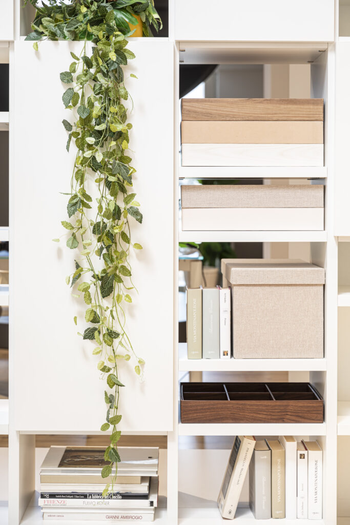 contenitori e organizer arredano lo spazio